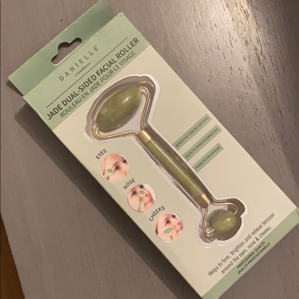 Jade facial roller